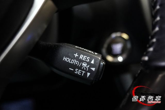 全景天窗、雙前座通風椅、抬頭顯示器、ACC跟車，絕版V6自然進氣，新車價291萬  第11張相片