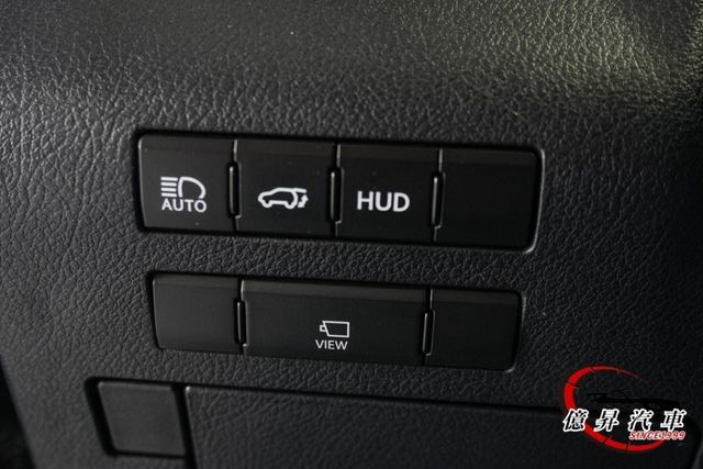 全景天窗、雙前座通風椅、抬頭顯示器、ACC跟車，絕版V6自然進氣，新車價291萬  第13張相片