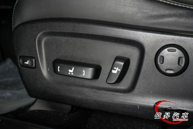 全景天窗、雙前座通風椅、抬頭顯示器、ACC跟車，絕版V6自然進氣，新車價291萬  第14張相片