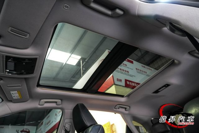 全景天窗、雙前座通風椅、抬頭顯示器、ACC跟車，絕版V6自然進氣，新車價291萬  第15張相片