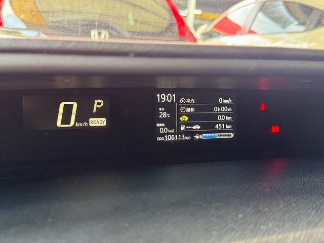 TOYOTA豐田 PRIUS C  第3張相片