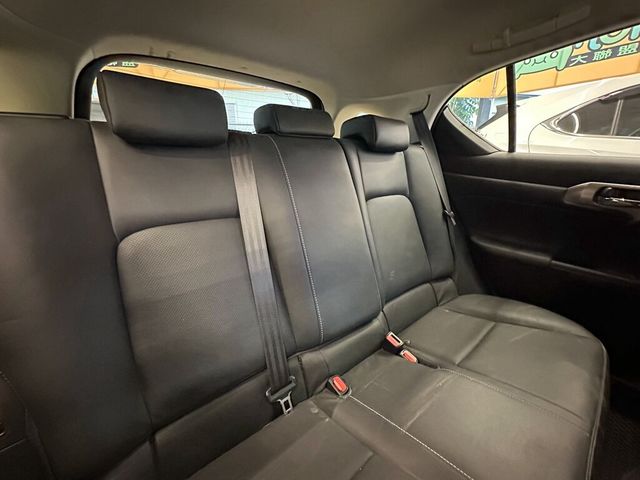LEXUS凌志 CT200H  第5張相片