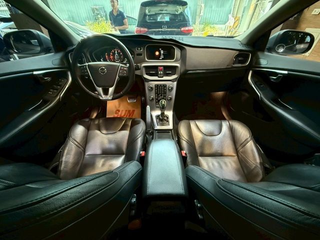 17年式 T3 安全旗艦版 I-KEY 快撥 電動椅 倒車顯影 多功能方向盤 盲點 安全首選  第9張相片