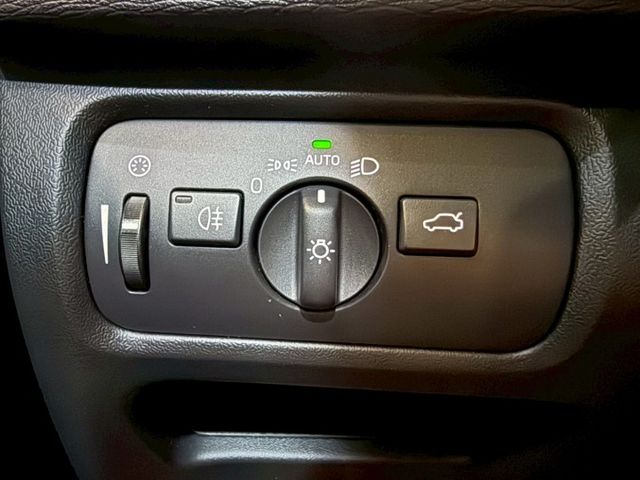17年式 T3 安全旗艦版 I-KEY 快撥 電動椅 倒車顯影 多功能方向盤 盲點 安全首選  第16張相片