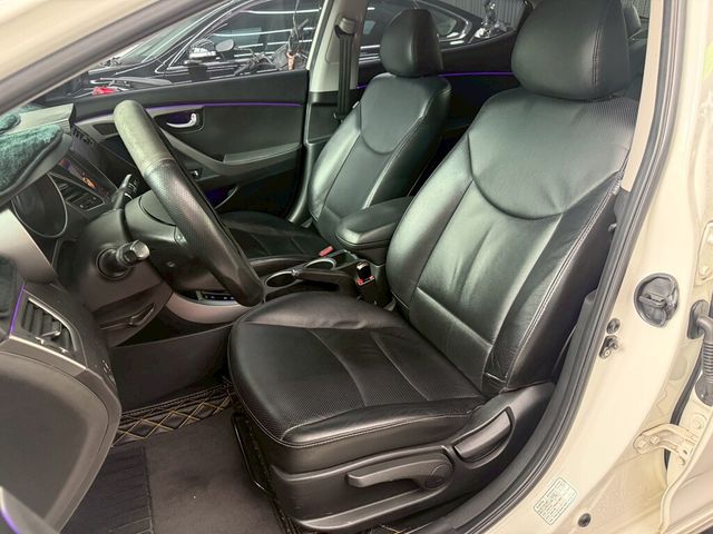 HYUNDAI現代 ELANTRA  第7張相片