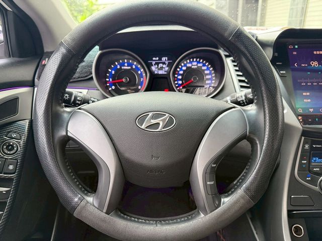 HYUNDAI現代 ELANTRA  第13張相片