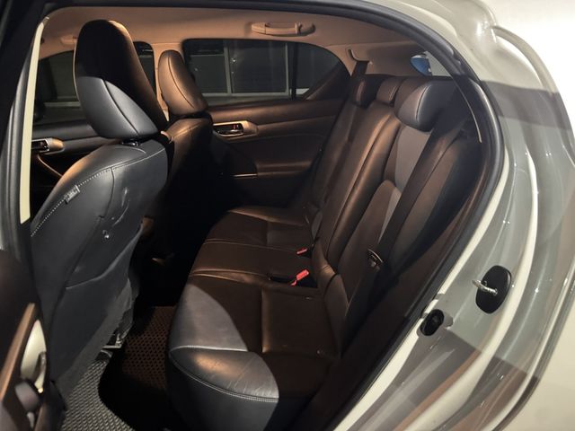 LEXUS凌志 CT200H  第3張相片