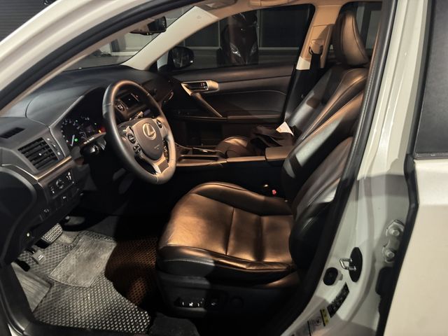 LEXUS凌志 CT200H  第7張相片