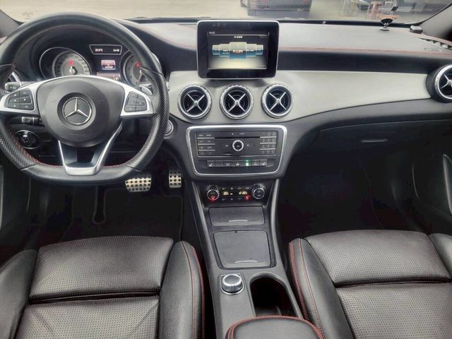 M-BENZ賓士 GLA180  第5張相片
