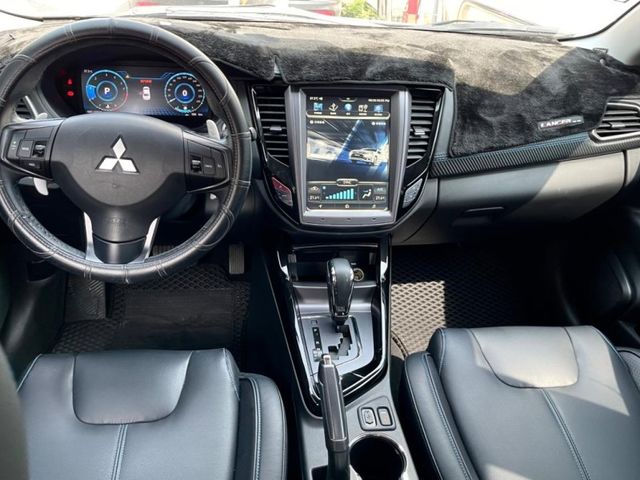 Mitsubishi Grand Lancer  第7張相片