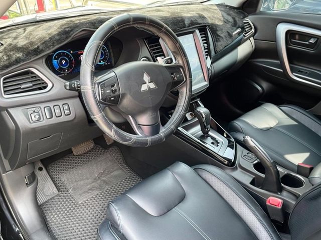 Mitsubishi Grand Lancer  第8張相片
