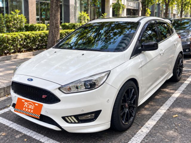 2018年FOCUS 1.5S版 有天窗 皮椅 免鑰匙ikey 影音 換檔撥片  第4張相片