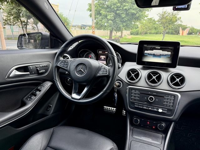 M-BENZ賓士 CLA200  第8張相片