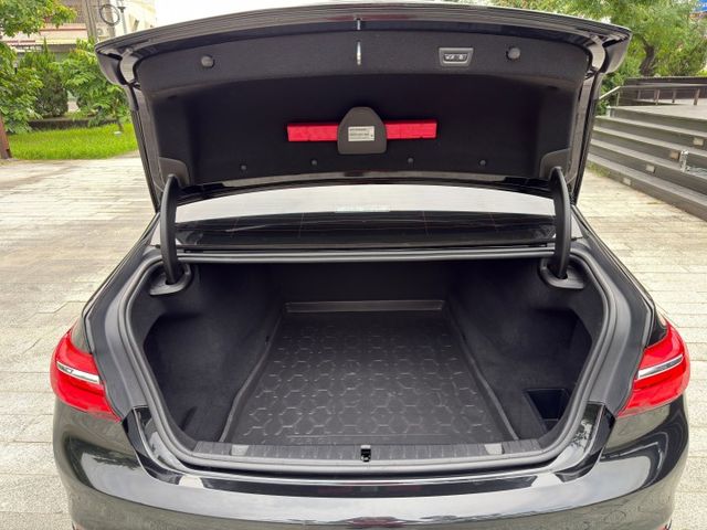 740LI Luxury/認證車/總代理/360環景/全景天窗/車門吸附/HK音響/電動通風座椅/電動尾門  第19張相片