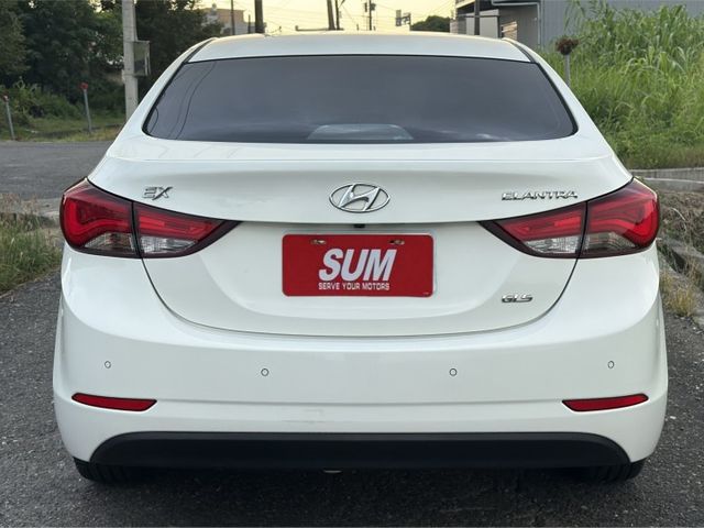 旗艦型/免鑰摸門/盲點偵測/倒車顯影/電動天窗/定速/電折/雙區空調  第5張相片