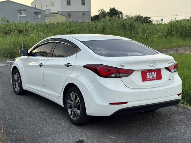 旗艦型/免鑰摸門/盲點偵測/倒車顯影/電動天窗/定速/電折/雙區空調  第6張相片