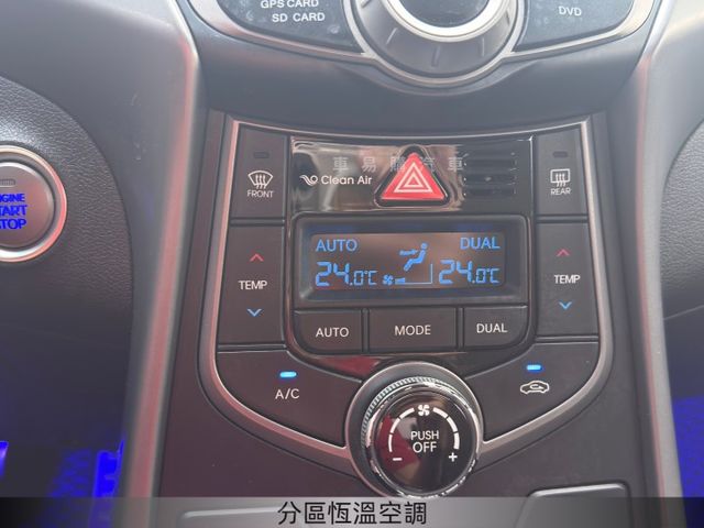 旗艦型/免鑰摸門/盲點偵測/倒車顯影/電動天窗/定速/電折/雙區空調  第8張相片