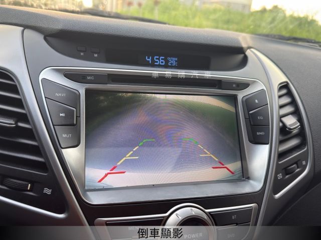 旗艦型/免鑰摸門/盲點偵測/倒車顯影/電動天窗/定速/電折/雙區空調  第19張相片