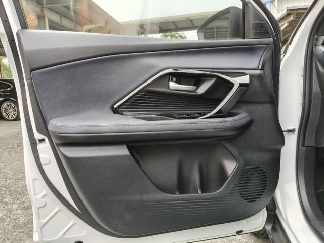 潮玩版.一手車只跑1萬多公里/原廠4年12萬公里保固/全車原板件/電動尾門/盲點偵測/低率全貸.換購實施中  第9張相片