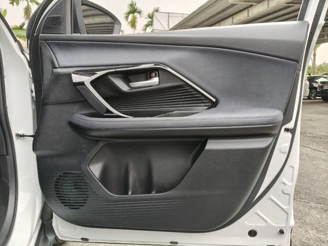 潮玩版.一手車只跑1萬多公里/原廠4年12萬公里保固/全車原板件/電動尾門/盲點偵測/低率全貸.換購實施中  第13張相片