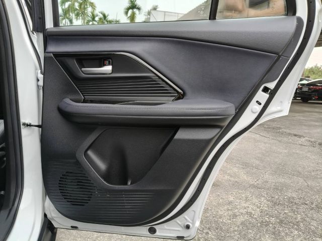潮玩版.一手車只跑1萬多公里/原廠4年12萬公里保固/全車原板件/電動尾門/盲點偵測/低率全貸.換購實施中  第15張相片