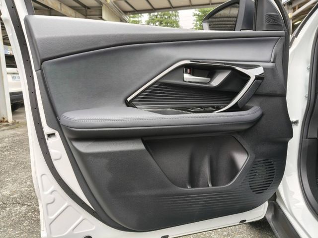 酷勁版/只跑8千公里/原版件認證/倒車輔助系統/盲點偵測/ACC跟車/免KEY/車偏警示/原廠4年12萬公里保固  第10張相片
