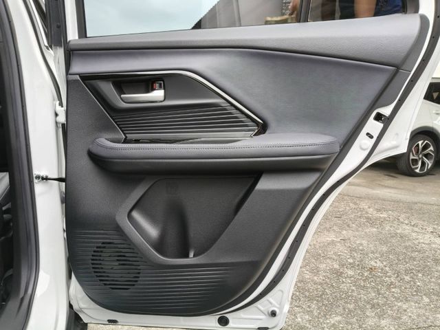 酷勁版/只跑8千公里/原版件認證/倒車輔助系統/盲點偵測/ACC跟車/免KEY/車偏警示/原廠4年12萬公里保固  第16張相片