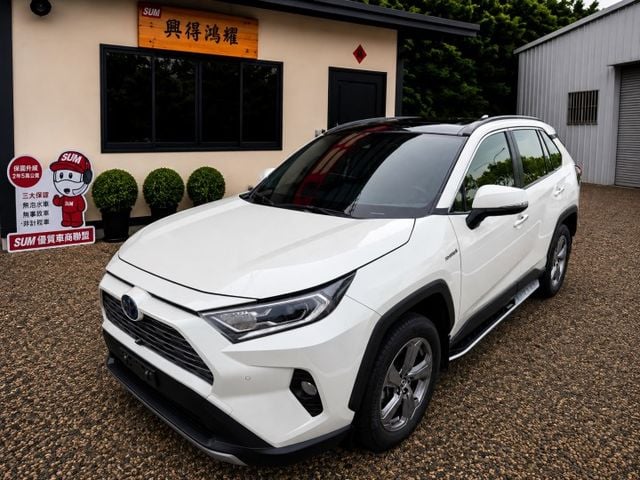 RAV4 油電旗艦 4WD，一次擁有省油、高安全、高配備與高保值，原鈑件搭配原廠保養紀錄，買回去就是安心開、放心開！  第1張相片
