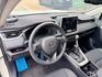 RAV4 油電旗艦 4WD，一次擁有省油、高安全、高配備與高保值，原鈑件搭配原廠保養紀錄，買回去就是安心開、放心開！  第6張縮圖