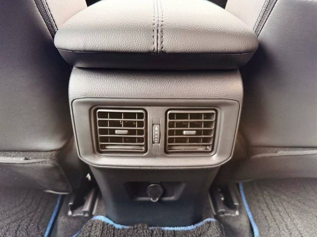 RAV4 油電旗艦 4WD，一次擁有省油、高安全、高配備與高保值，原鈑件搭配原廠保養紀錄，買回去就是安心開、放心開！  第10張相片