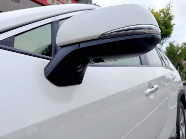 RAV4 油電旗艦 4WD，一次擁有省油、高安全、高配備與高保值，原鈑件搭配原廠保養紀錄，買回去就是安心開、放心開！  第17張相片