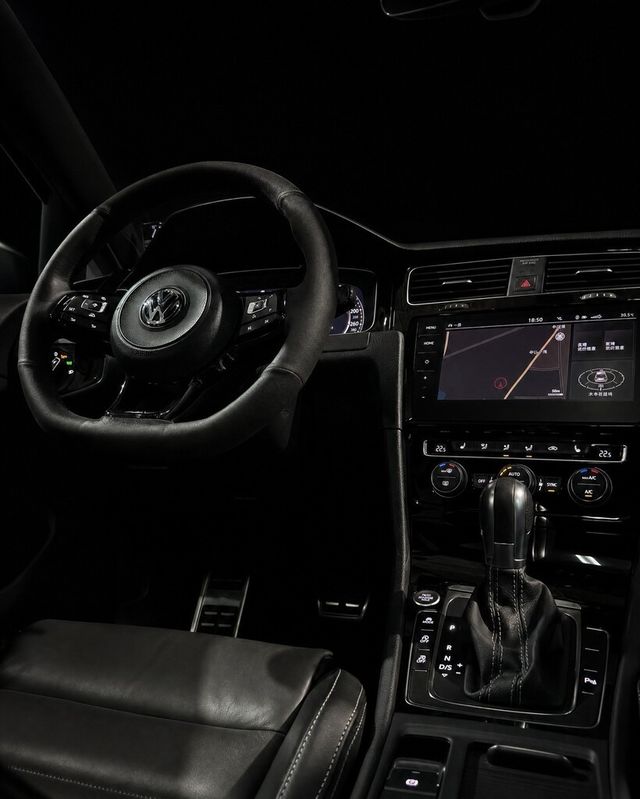 VOLKSWAGEN福斯 GOLF R  第5張相片