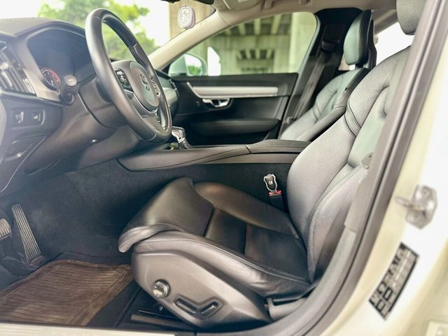 VOLVO富豪 S90  第14張相片