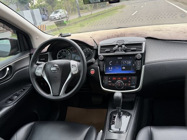 只跑8萬/女用車/旗艦版/原鈑漂亮車/carplay  第7張相片
