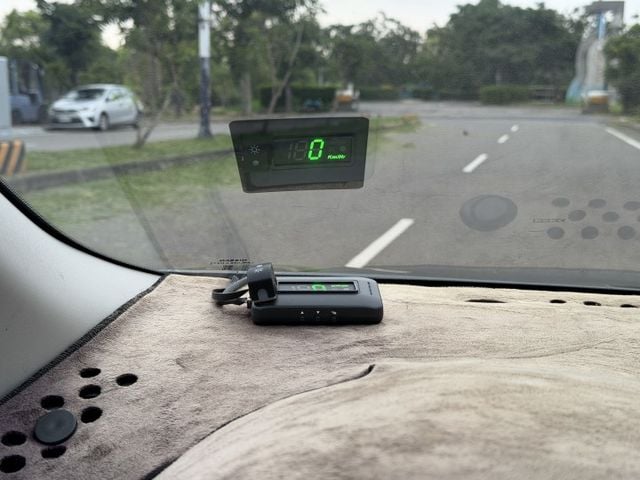 只跑8萬/女用車/旗艦版/原鈑漂亮車/carplay  第11張相片