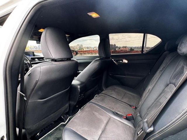 Lexus CT200H  第11張相片