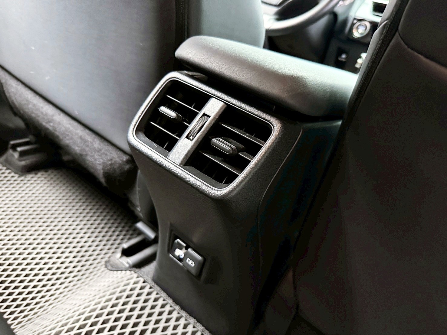 全台到府賞車 2022 Lexus UX250h 豪華版『小李經理』元禾國際車業/中古車/促銷中  第12張相片