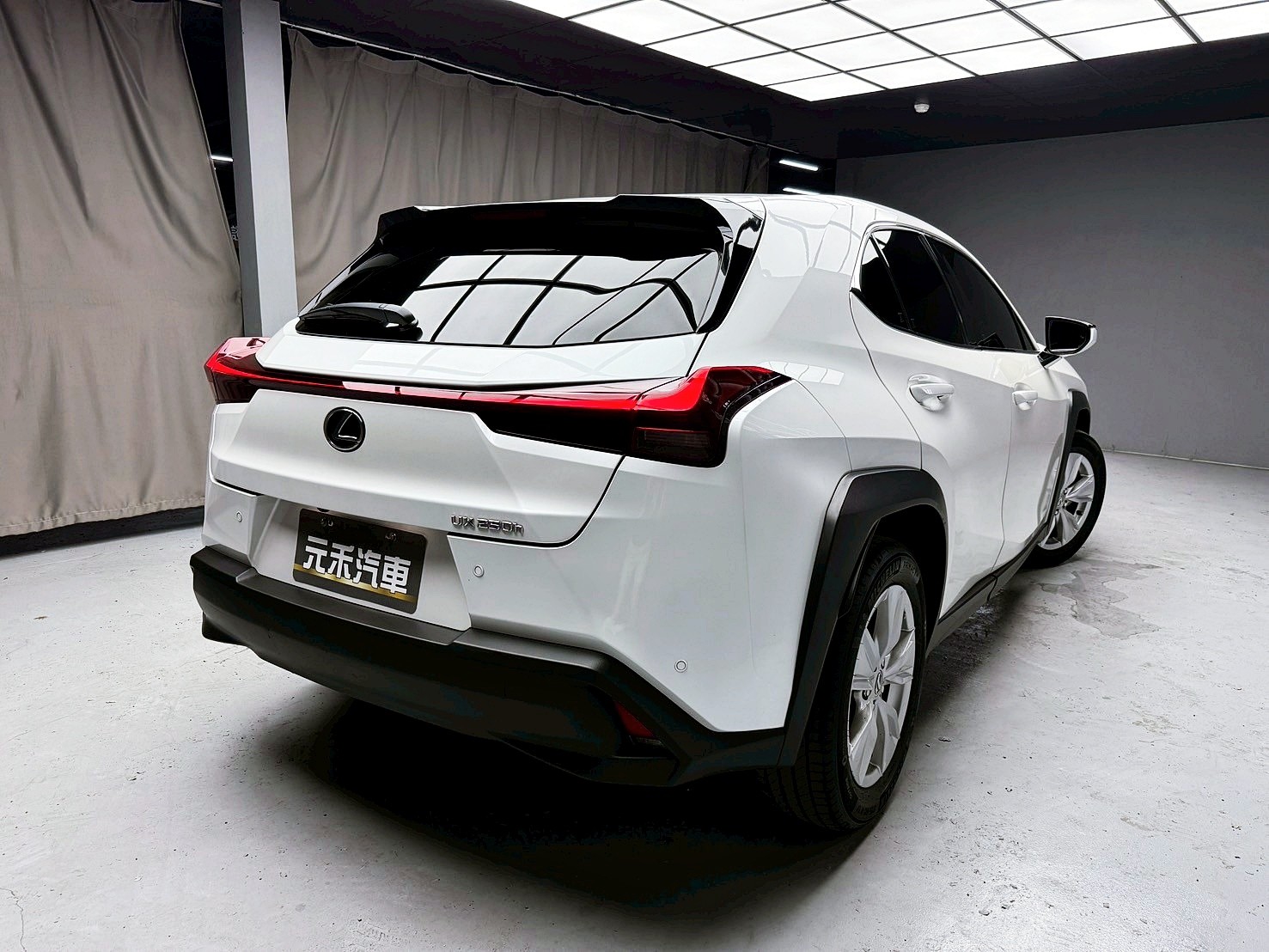 全台到府賞車 2022 Lexus UX250h 豪華版『小李經理』元禾國際車業/中古車/促銷中  第18張相片