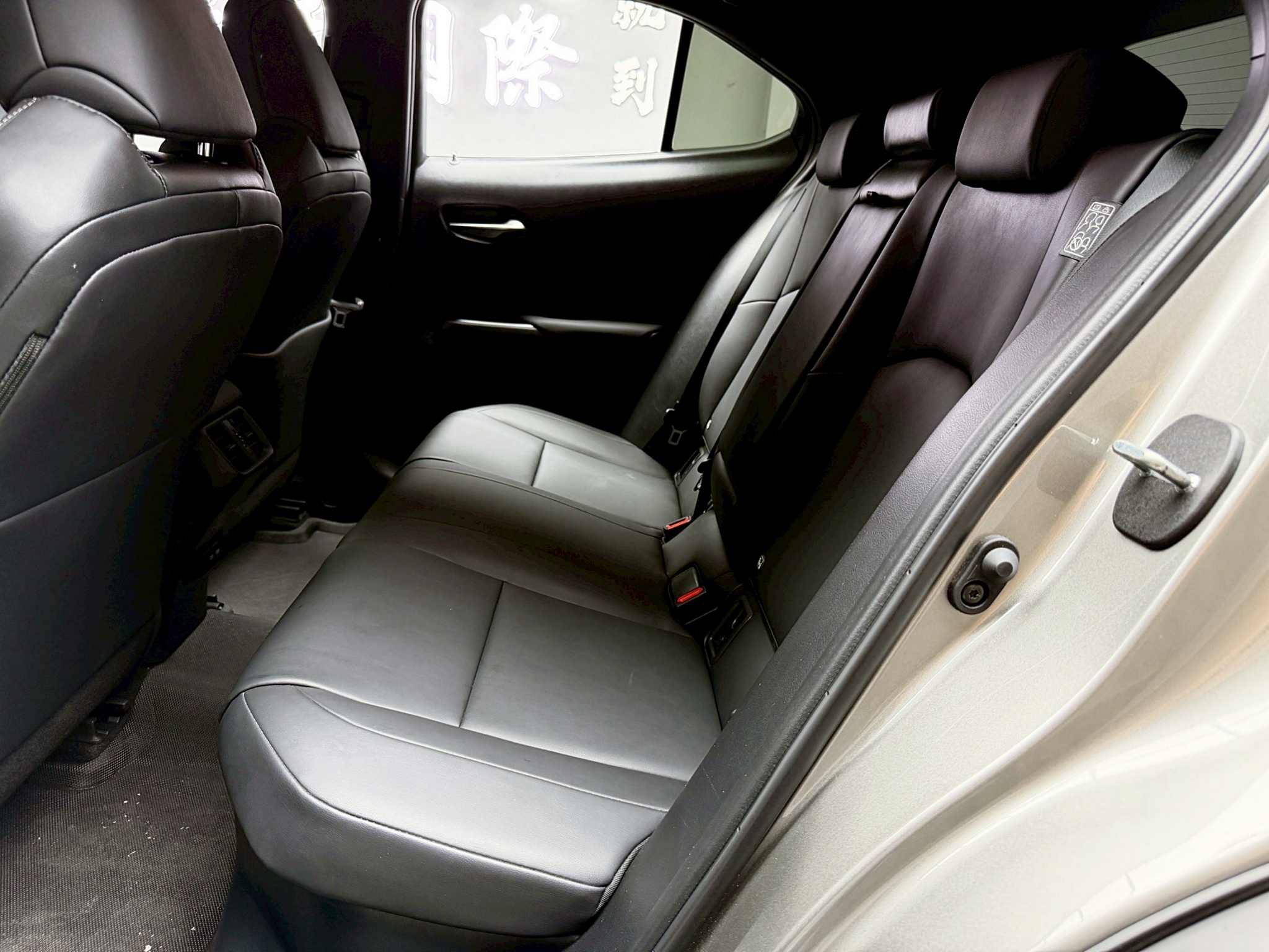 全台到府賞車 2023 Lexus UX250h 豪華版『小李經理』元禾國際車業/中古車/促銷中  第13張相片