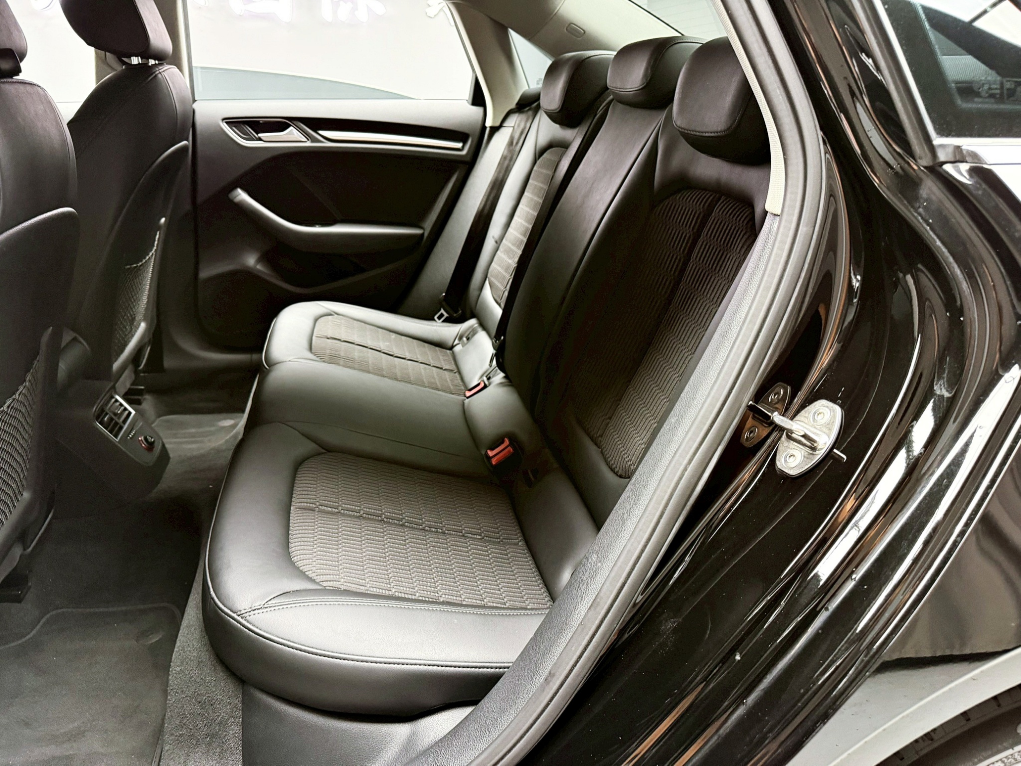 全台到府賞車 2015/16 Audi A3 Sedan 30TFSI『小李經理』元禾國際車業/中古車/促銷中  第16張相片