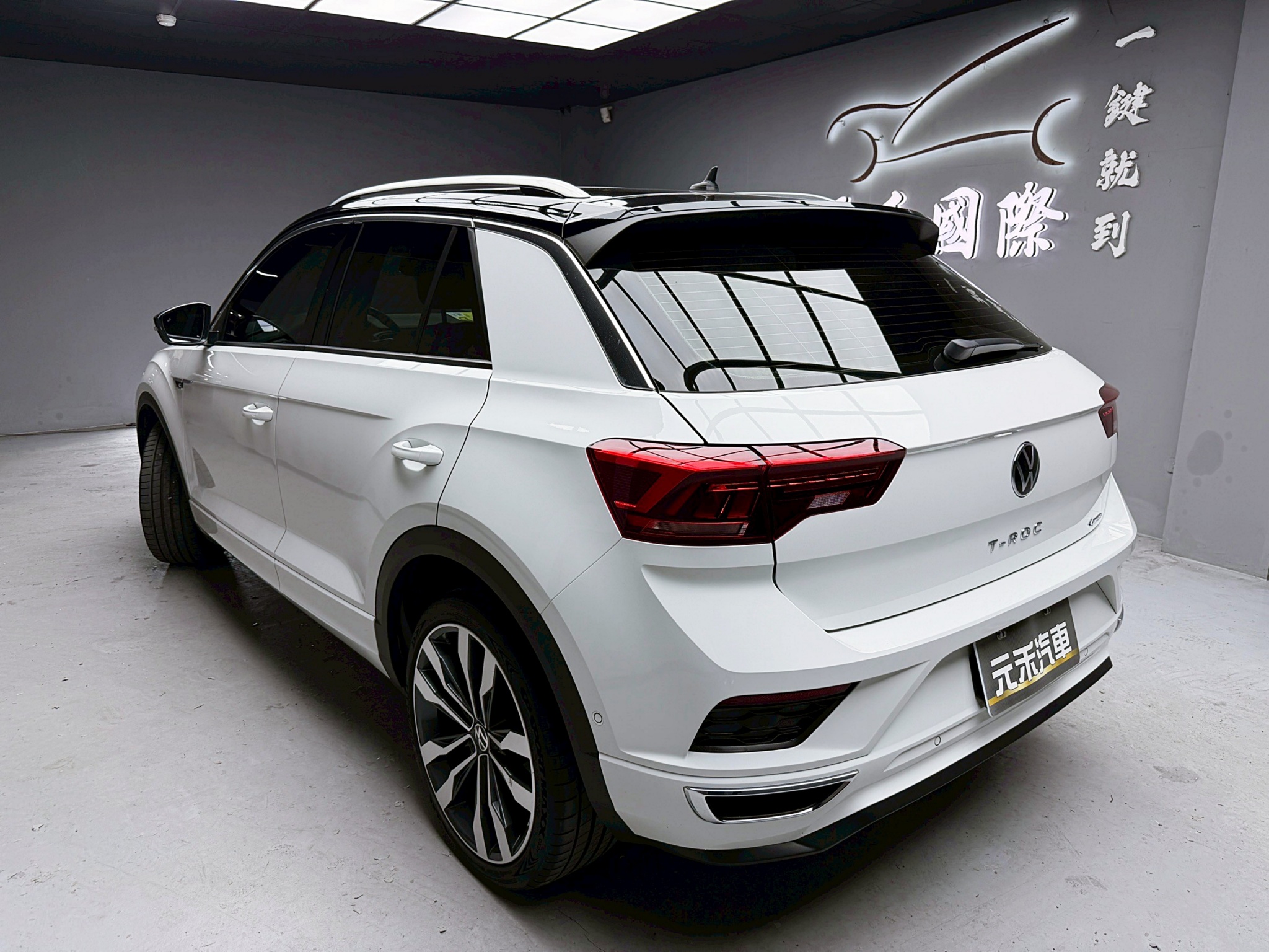 全台到府賞車 2020/21 Volkswagen TROC 330TSI R-Line Performance 4Motion『小李經理』元禾國際車業/中古車/促銷中  第3張相片