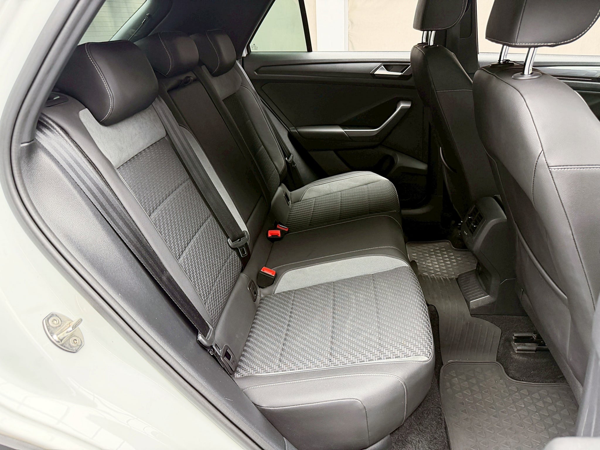 全台到府賞車 2020/21 Volkswagen TROC 330TSI R-Line Performance 4Motion『小李經理』元禾國際車業/中古車/促銷中  第11張相片