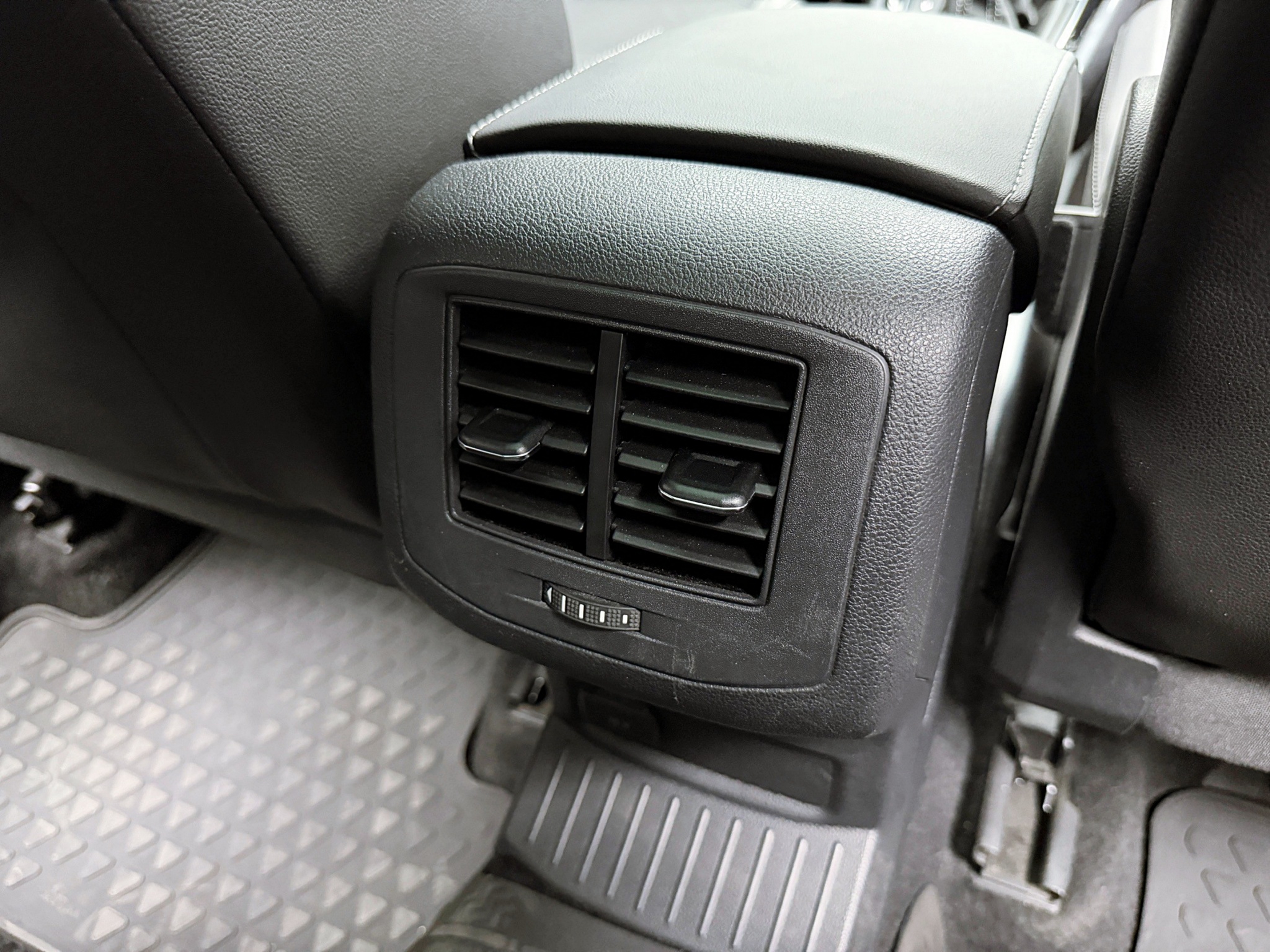 全台到府賞車 2020/21 Volkswagen TROC 330TSI R-Line Performance 4Motion『小李經理』元禾國際車業/中古車/促銷中  第12張相片
