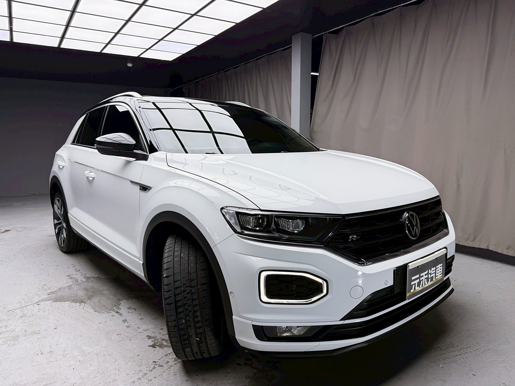 全台到府賞車 2020/21 Volkswagen TROC 330TSI R-Line Performance 4Motion『小李經理』元禾國際車業/中古車/促銷中  第19張相片
