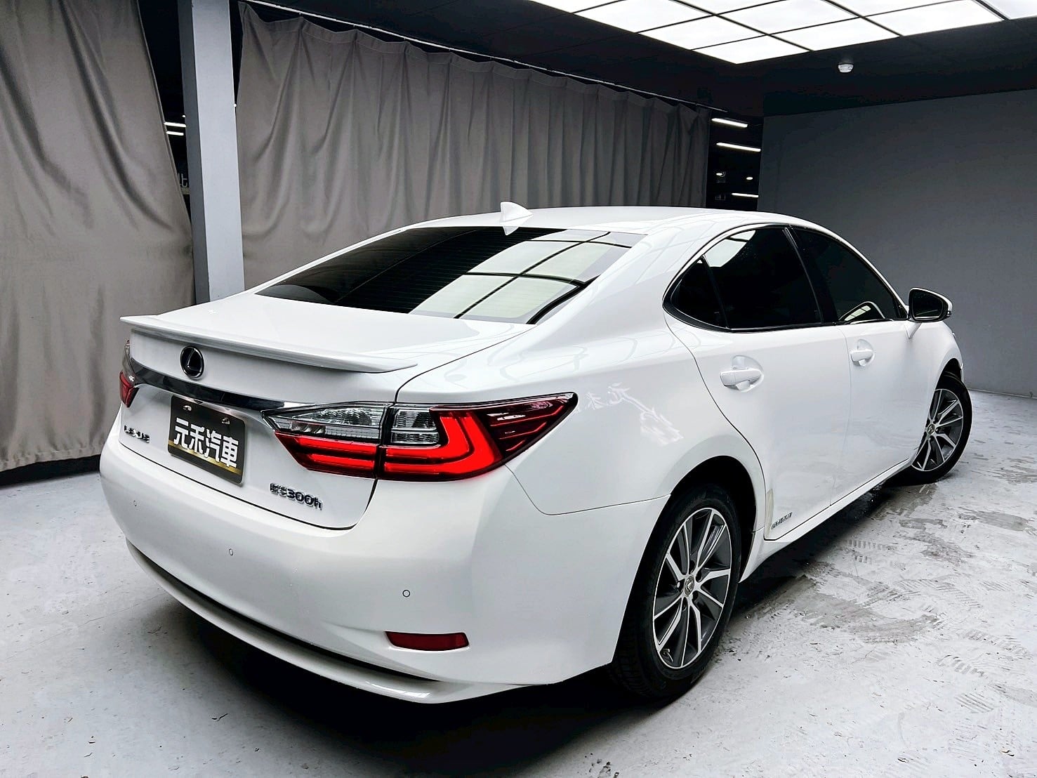 全台到府賞車 2017/18 Lexus ES300h 豪華版『小李經理』元禾國際車業/中古車/促銷中  第18張相片