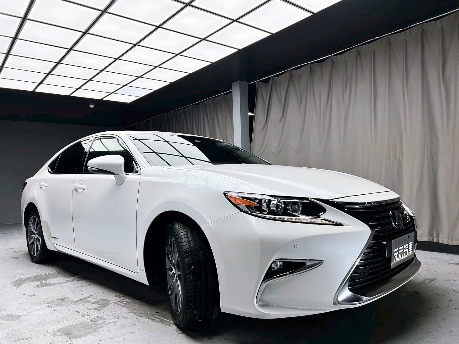 全台到府賞車 2017/18 Lexus ES300h 豪華版『小李經理』元禾國際車業/中古車/促銷中  第19張相片