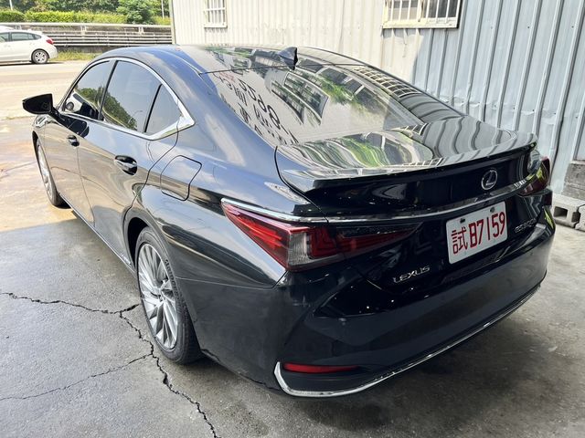 LEXUS凌志 ES300H  第4張相片