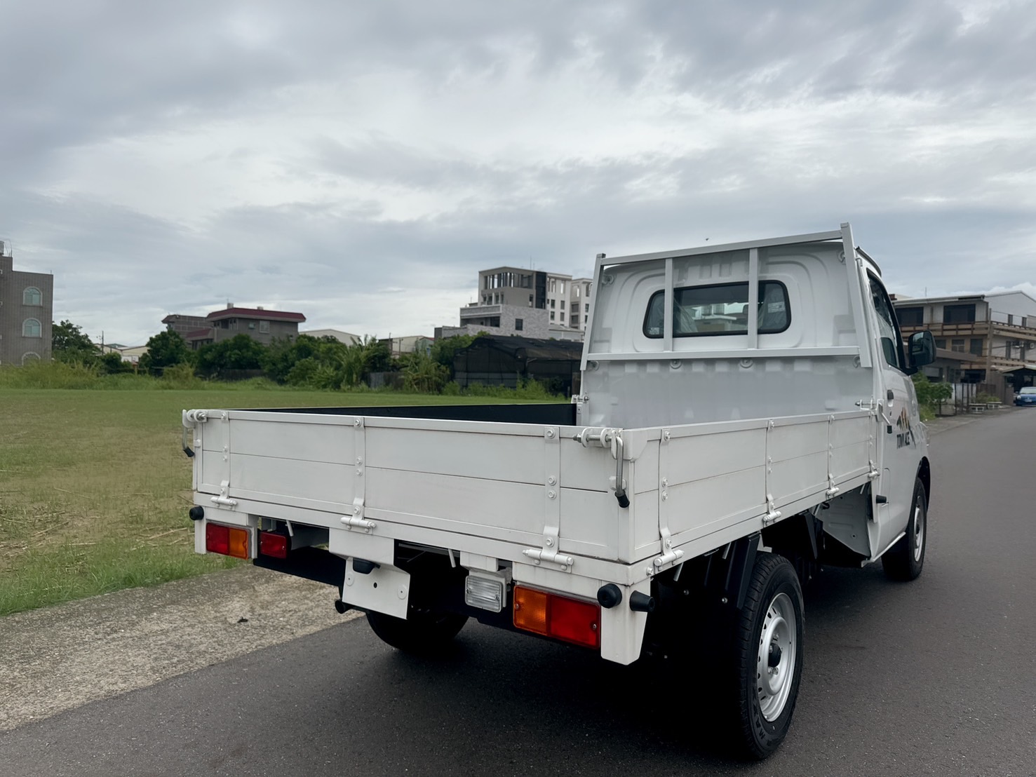 2025年 豐田 TOWN ACE 貨車  全新車+自排車型+框式木床  原廠新車4年12萬公里保固中  妥善率高~運輸載貨~優質首選  第4張相片