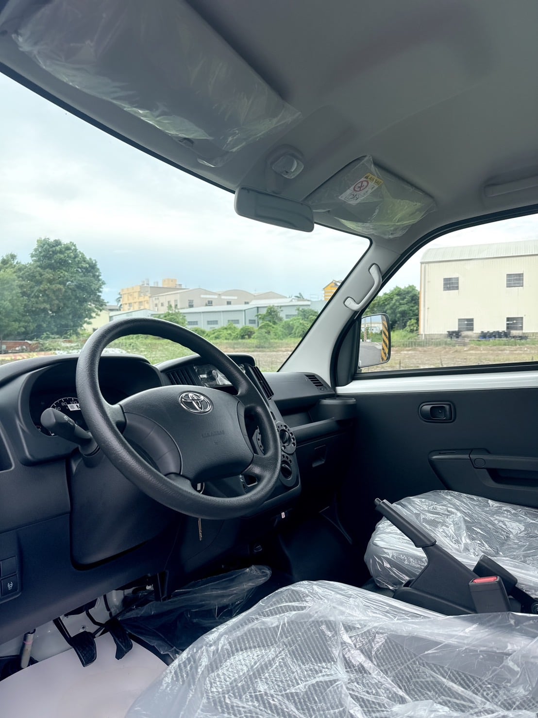 2025年 豐田 TOWN ACE 貨車  全新車+自排車型+框式木床  原廠新車4年12萬公里保固中  妥善率高~運輸載貨~優質首選  第14張相片