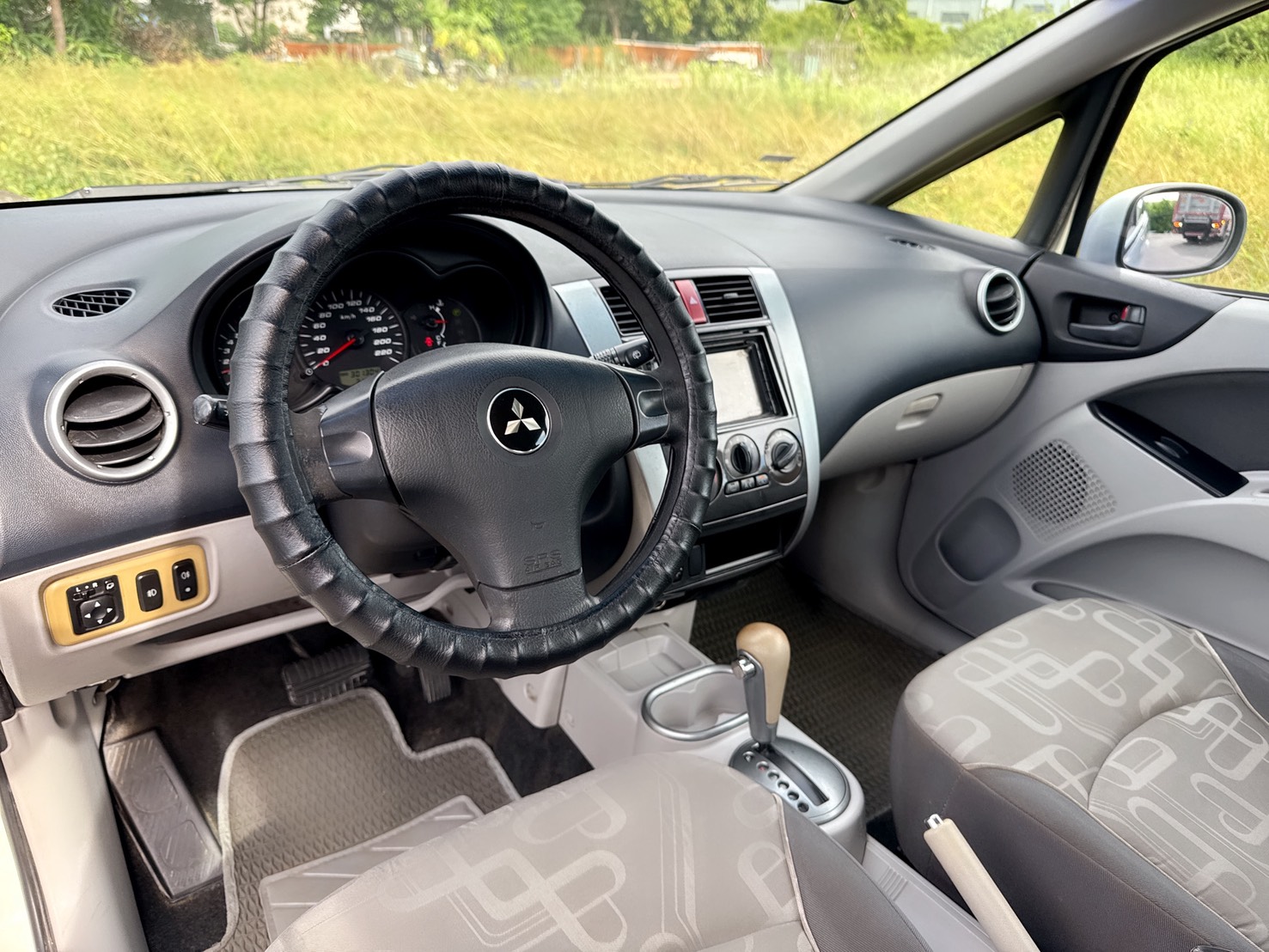 2010年 三菱 COLT PLUS 雅緻型  省油省稅~同級車最小迴轉半徑  舊換新價,小車大空間~妥善率高  代步or工務優質首選五門掀背車  第11張相片